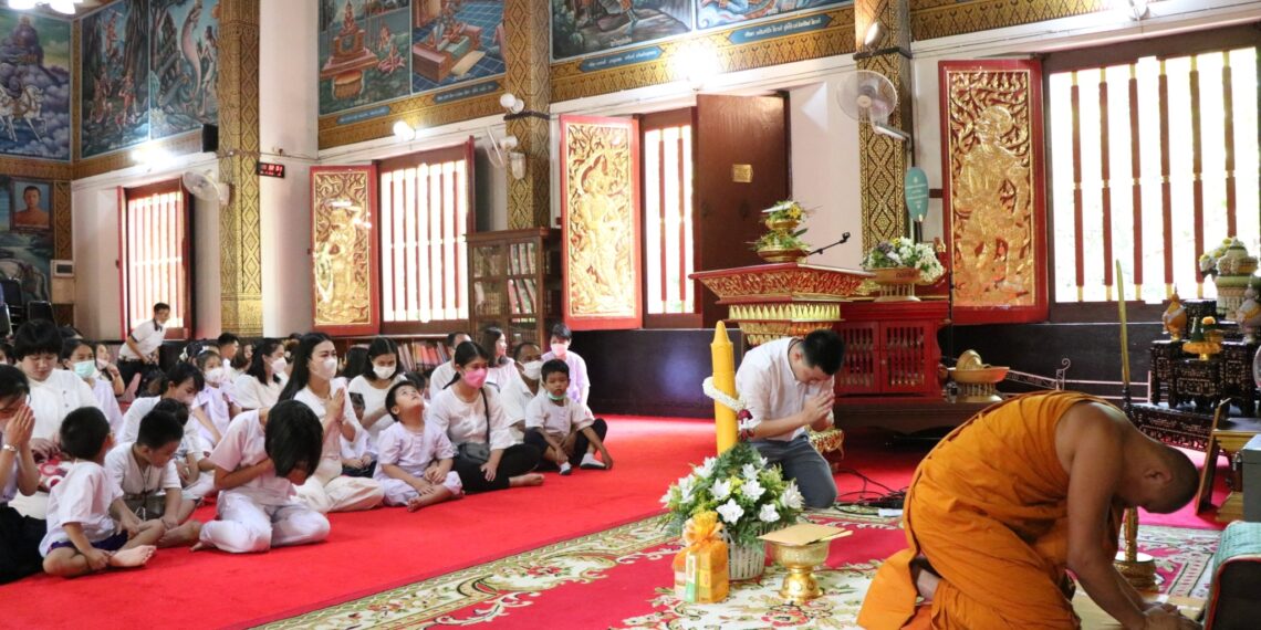 กิจกรรมถวายเทียนพรรษาเนื่องในวันเข้าพรรษา