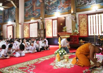 กิจกรรมถวายเทียนพรรษาเนื่องในวันเข้าพรรษา