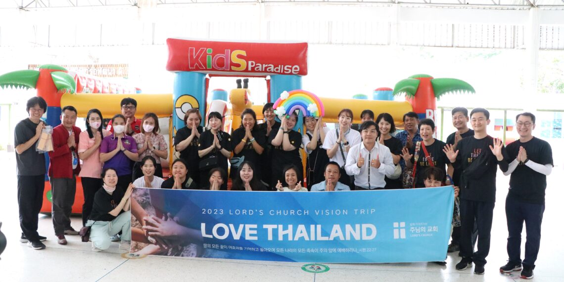 ร่วมต้อนรับอาสาสมัครชาวเกาหลีจำนวน 20 ท่าน ที่มาจัดกิจกรรมการทำกรอบรูปให้กับนักเรียนของศูนย์ฯ รวมถึงจัดกิจกรรมเล่นบ้านลม